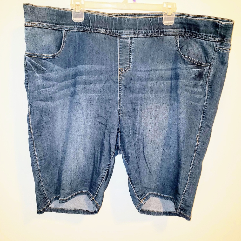 Torrid lean jean Bermuda shorts